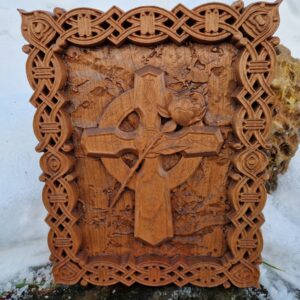 Keltisches Kreuz Wandbild aus Holz – spirituelle Wanddeko – Produktansicht