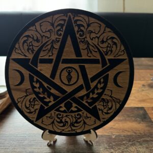 Triple Moon Wandbild aus Holz – Wicca Altar Deko mit Göttinnen Symbolik – Produktansicht