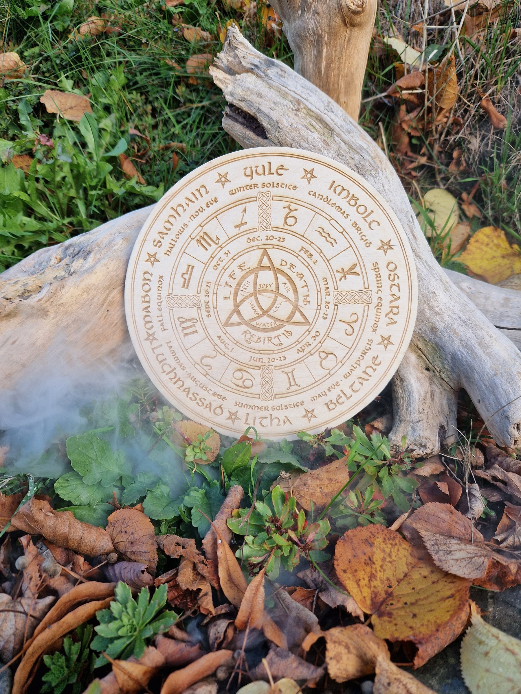 Rad des Jahres aus Holz mit Ständer – Wicca Altar Deko und Sabbatkalender – weitere Produktansicht