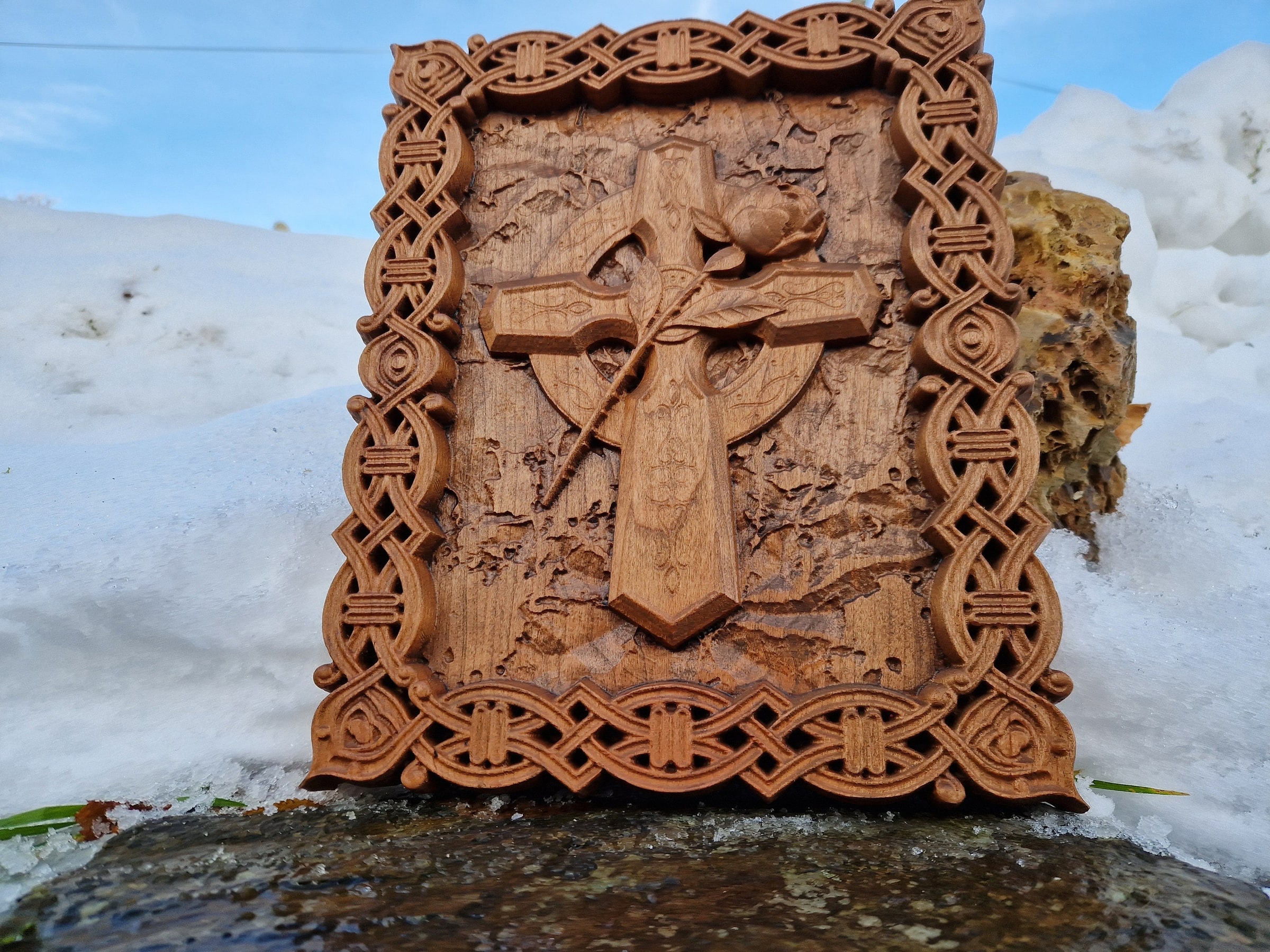 Keltisches Kreuz Wandbild aus Holz – spirituelle Wanddeko – weitere Produktansicht