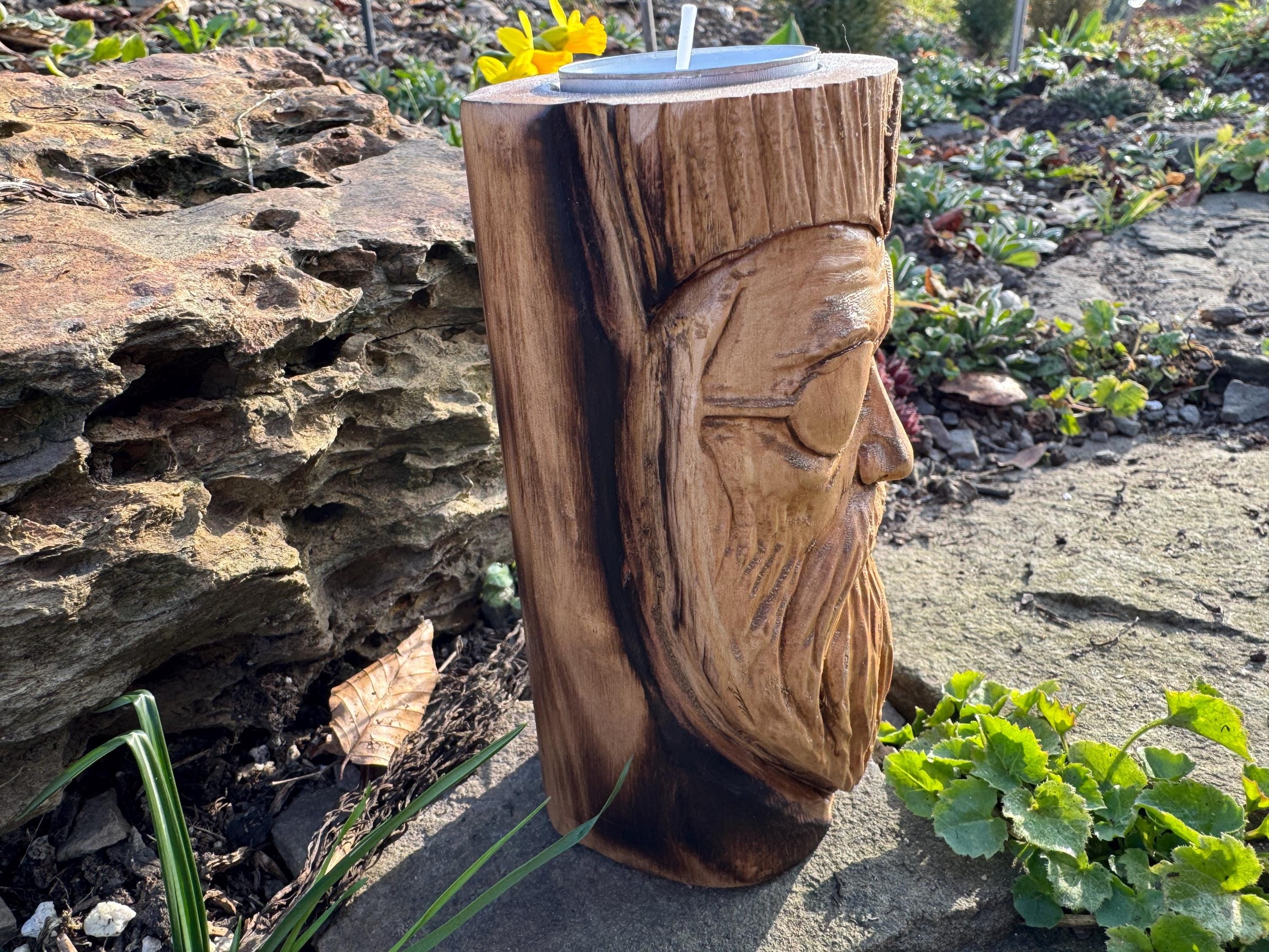 Odin Teelichthalter aus Holz – handgeschnitzte Wikinger Deko und Altarfigur – weitere Produktansicht