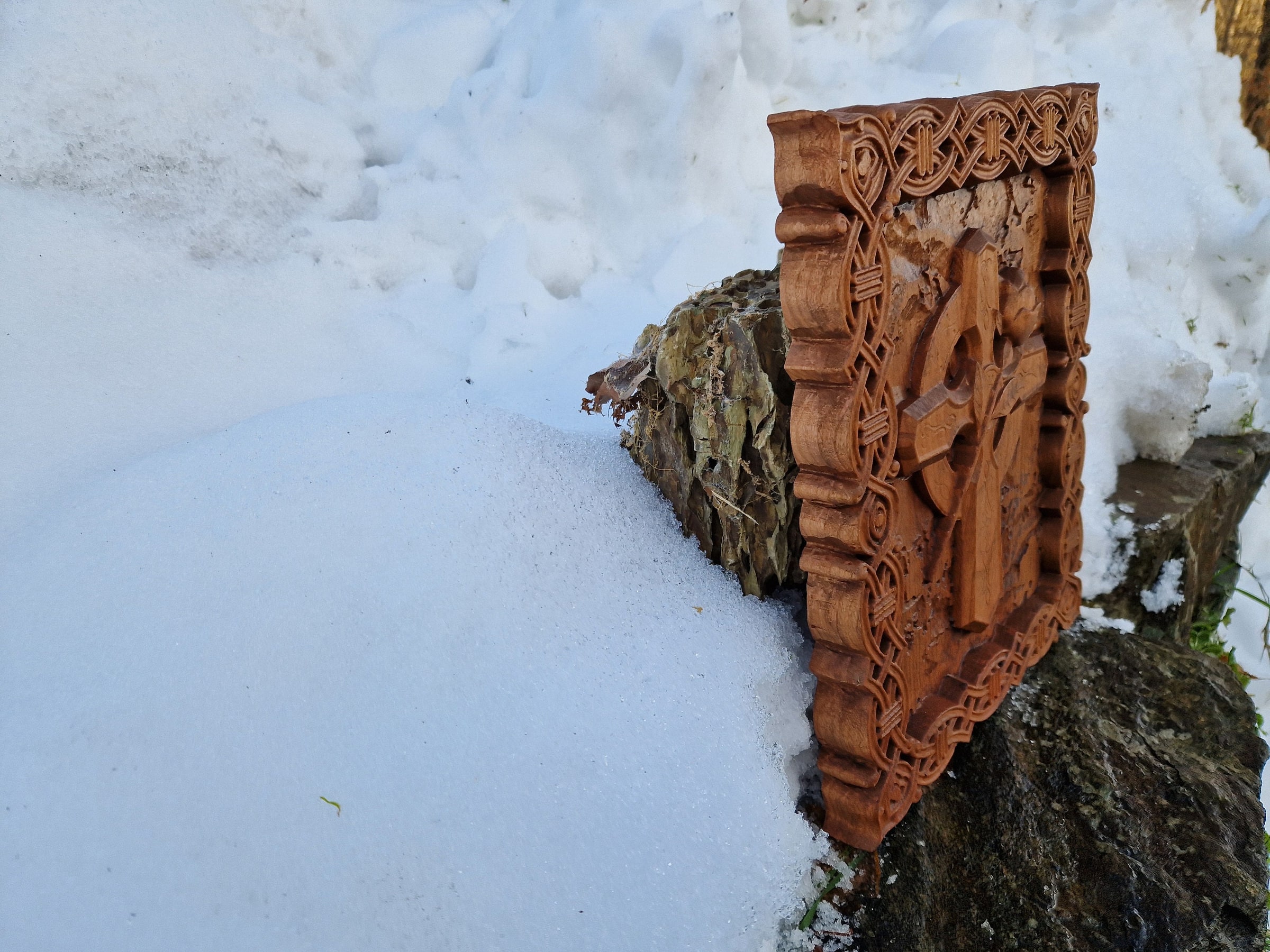 Keltisches Kreuz Wandbild aus Holz – spirituelle Wanddeko – weitere Produktansicht