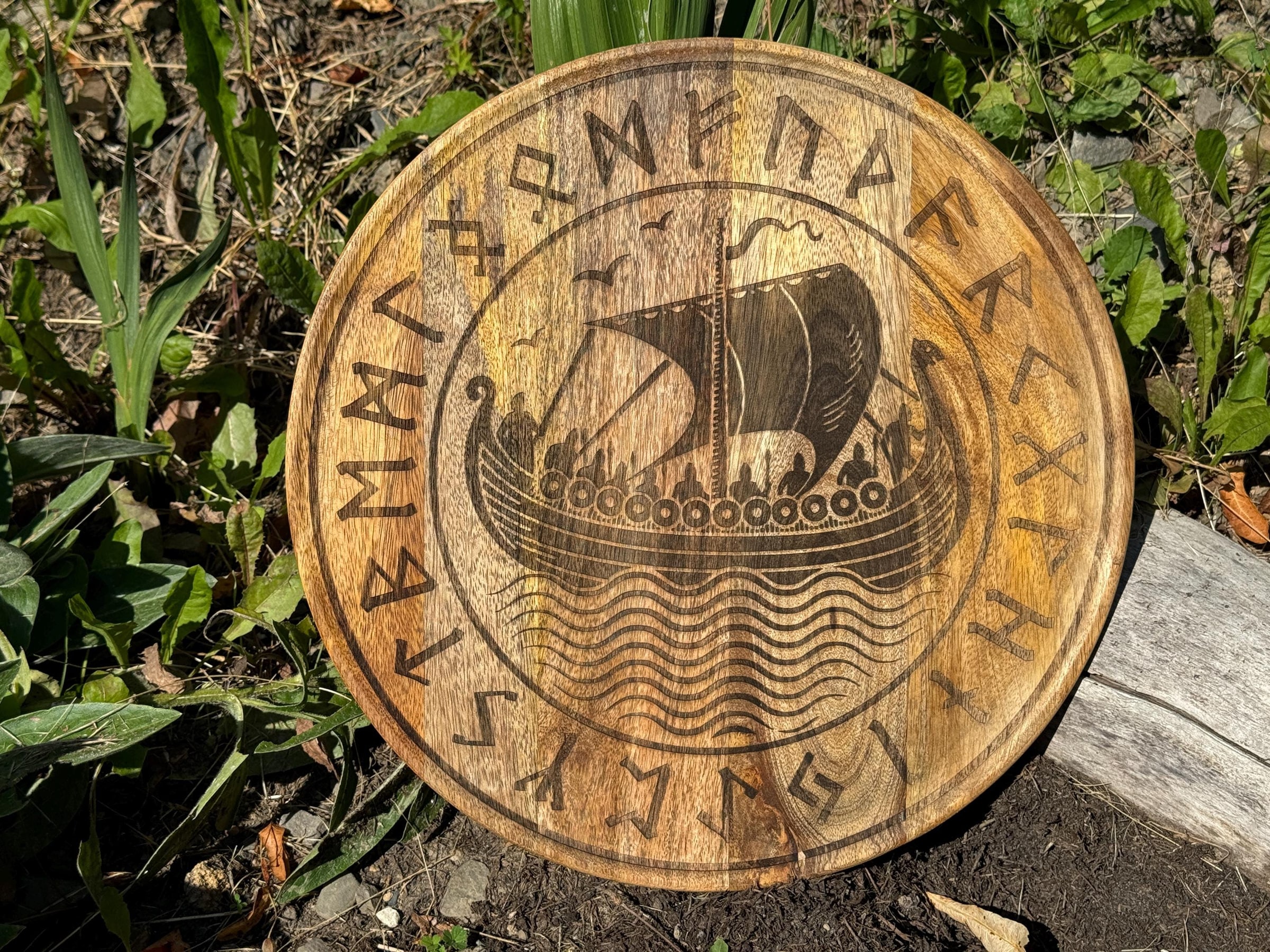 Wikinger Wandbild aus Holz mit Runenkreis und Wikingergebet – weitere Produktansicht