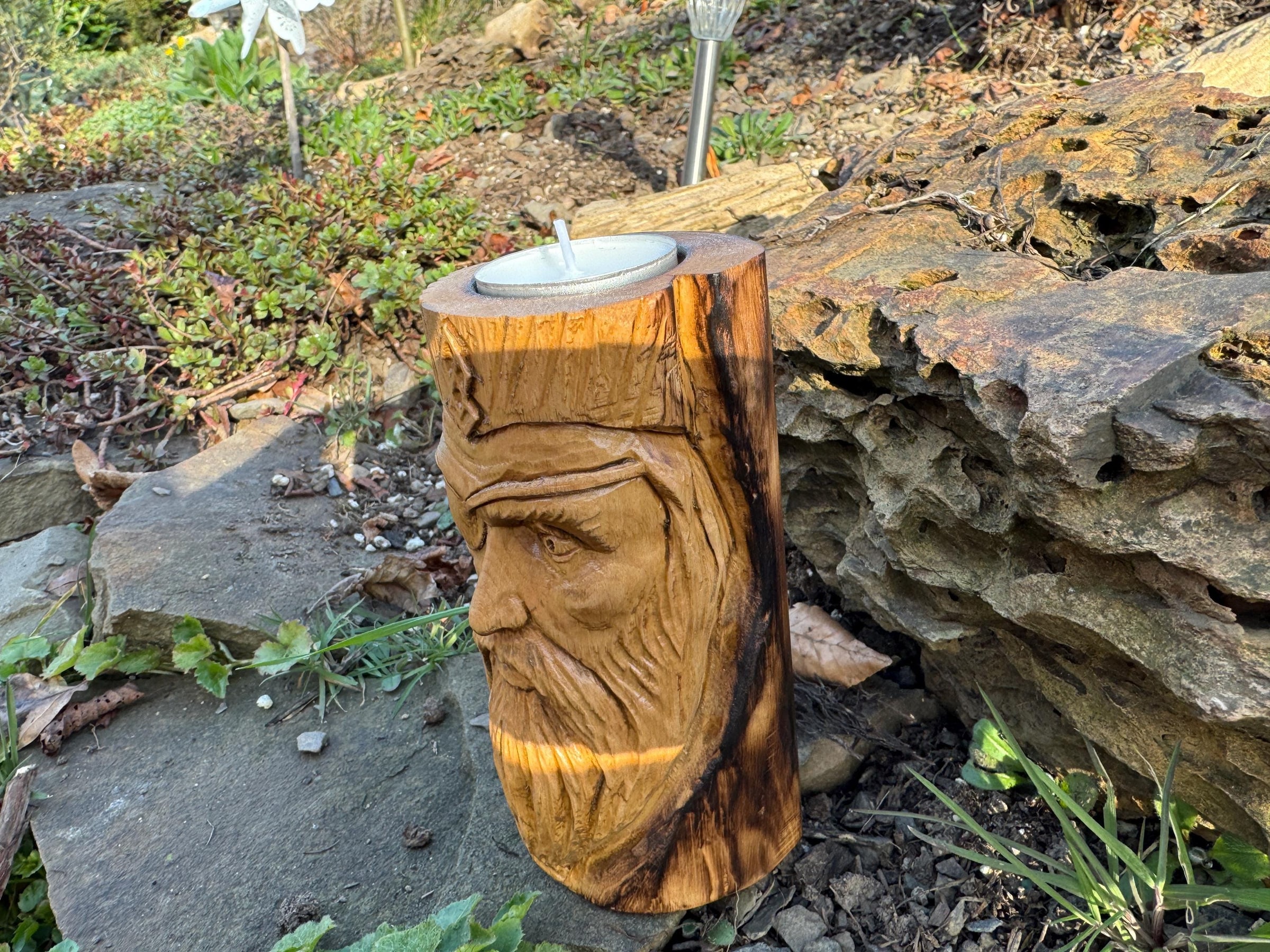 Odin Teelichthalter aus Holz – handgeschnitzte Wikinger Deko und Altarfigur – weitere Produktansicht