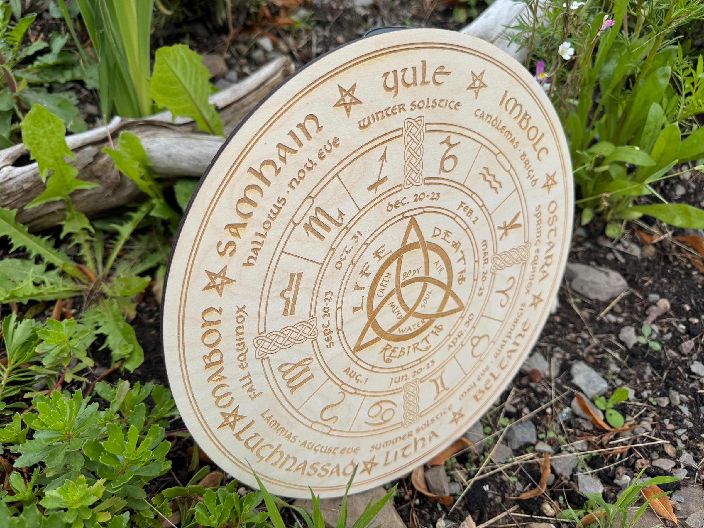 Rad des Jahres aus Holz mit Ständer – Wicca Altar Deko und Sabbatkalender – weitere Produktansicht
