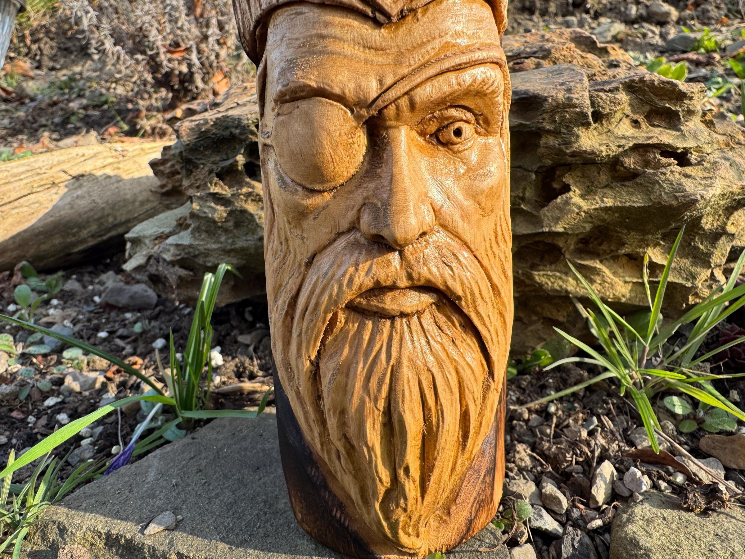 Odin Teelichthalter aus Holz – handgeschnitzte Wikinger Deko und Altarfigur – weitere Produktansicht