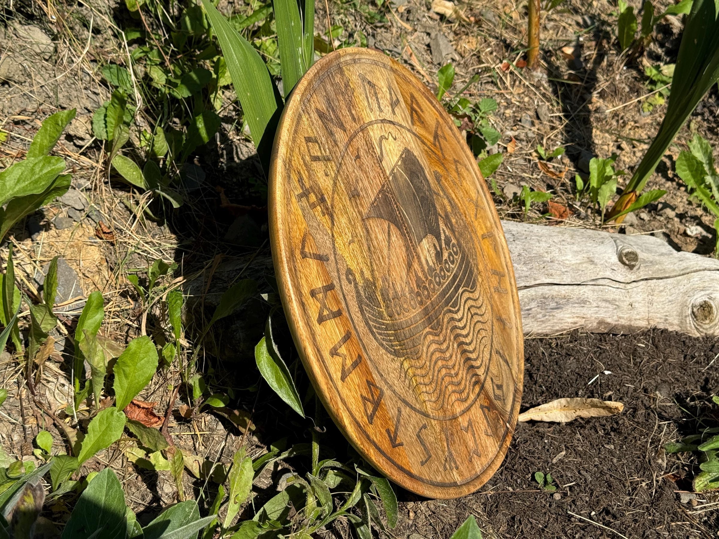 Wikinger Wandbild aus Holz mit Runenkreis und Wikingergebet – weitere Produktansicht