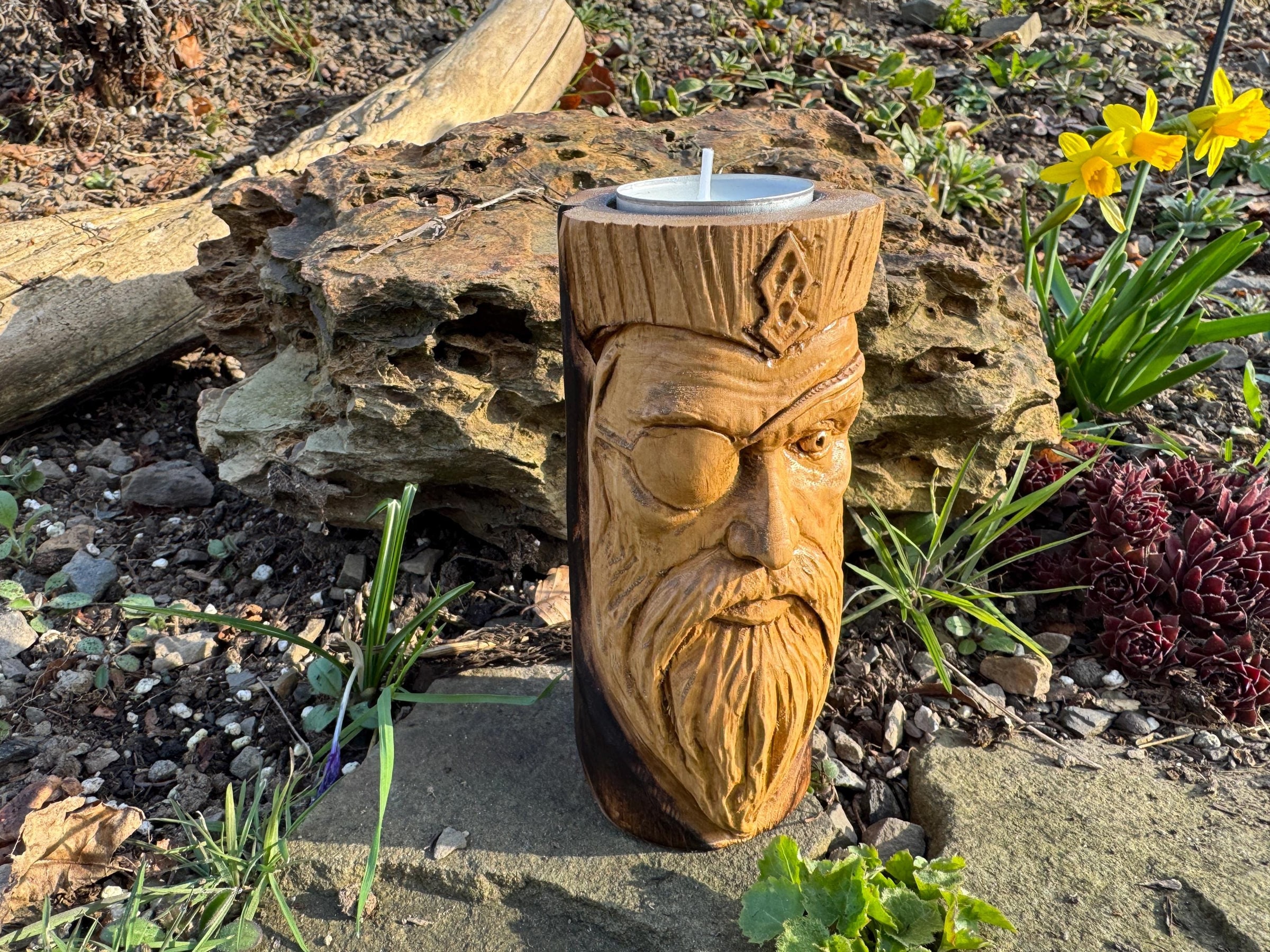 Odin Teelichthalter aus Holz – handgeschnitzte Wikinger Deko und Altarfigur – weitere Produktansicht