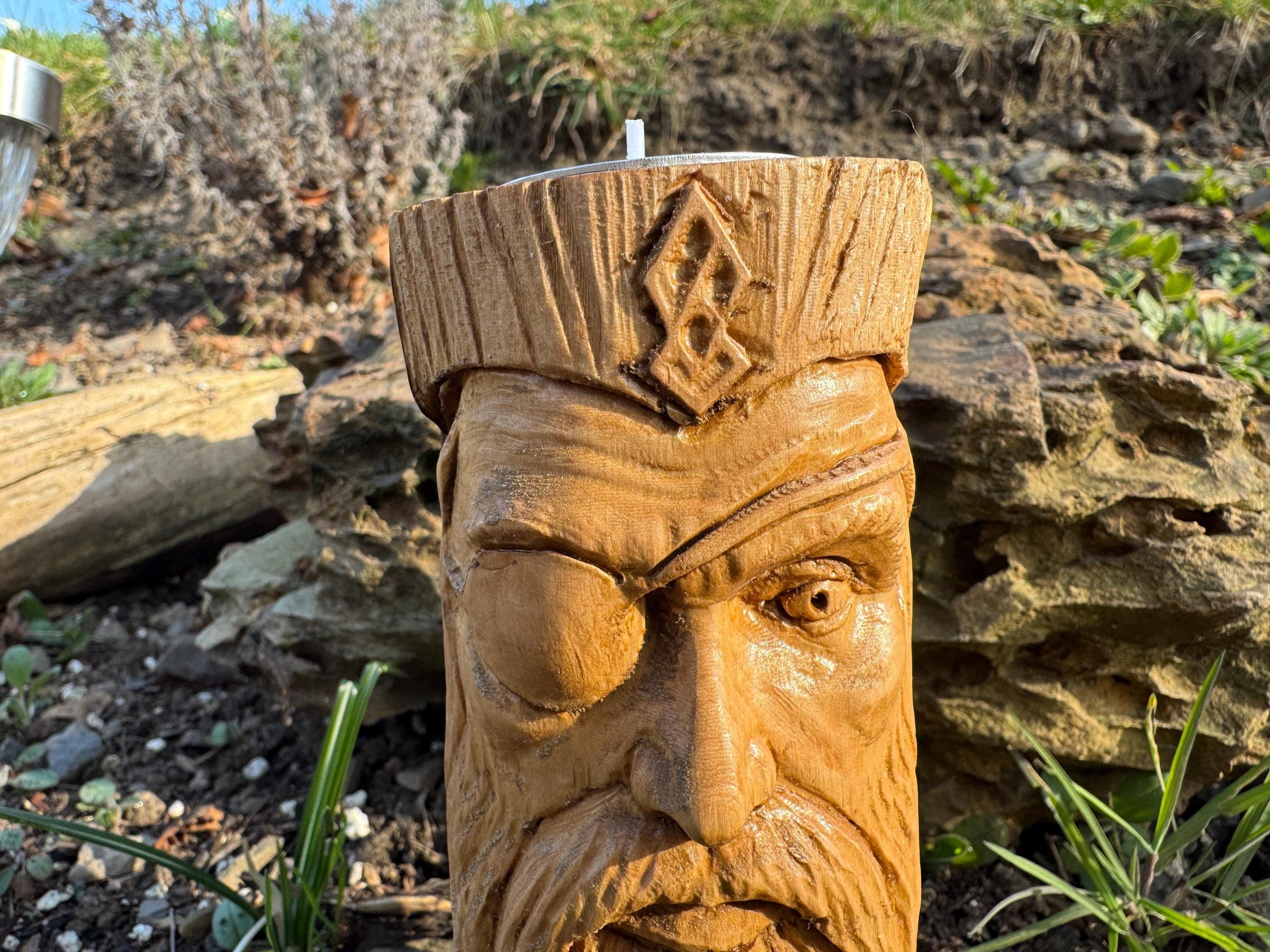 Odin Teelichthalter aus Holz – handgeschnitzte Wikinger Deko und Altarfigur – weitere Produktansicht
